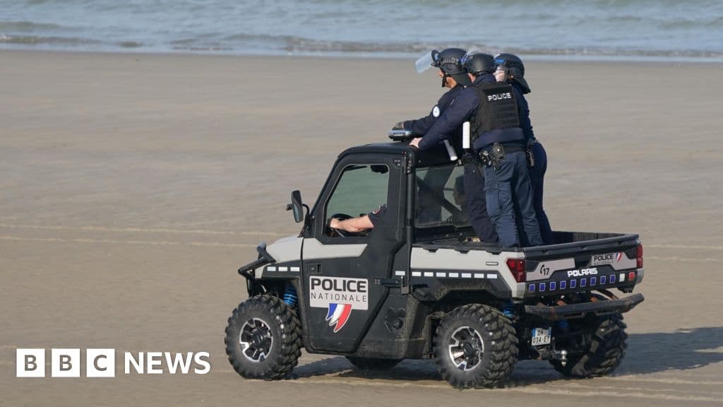 UK and France in last-minute talks to renew small boats deal