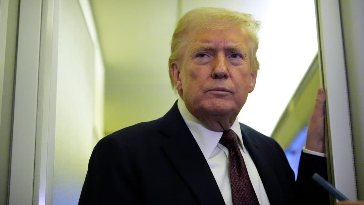 Trump Says Some Iranian Civilians May Quietly Support U.S. Action as Hormuz Tensions Rise